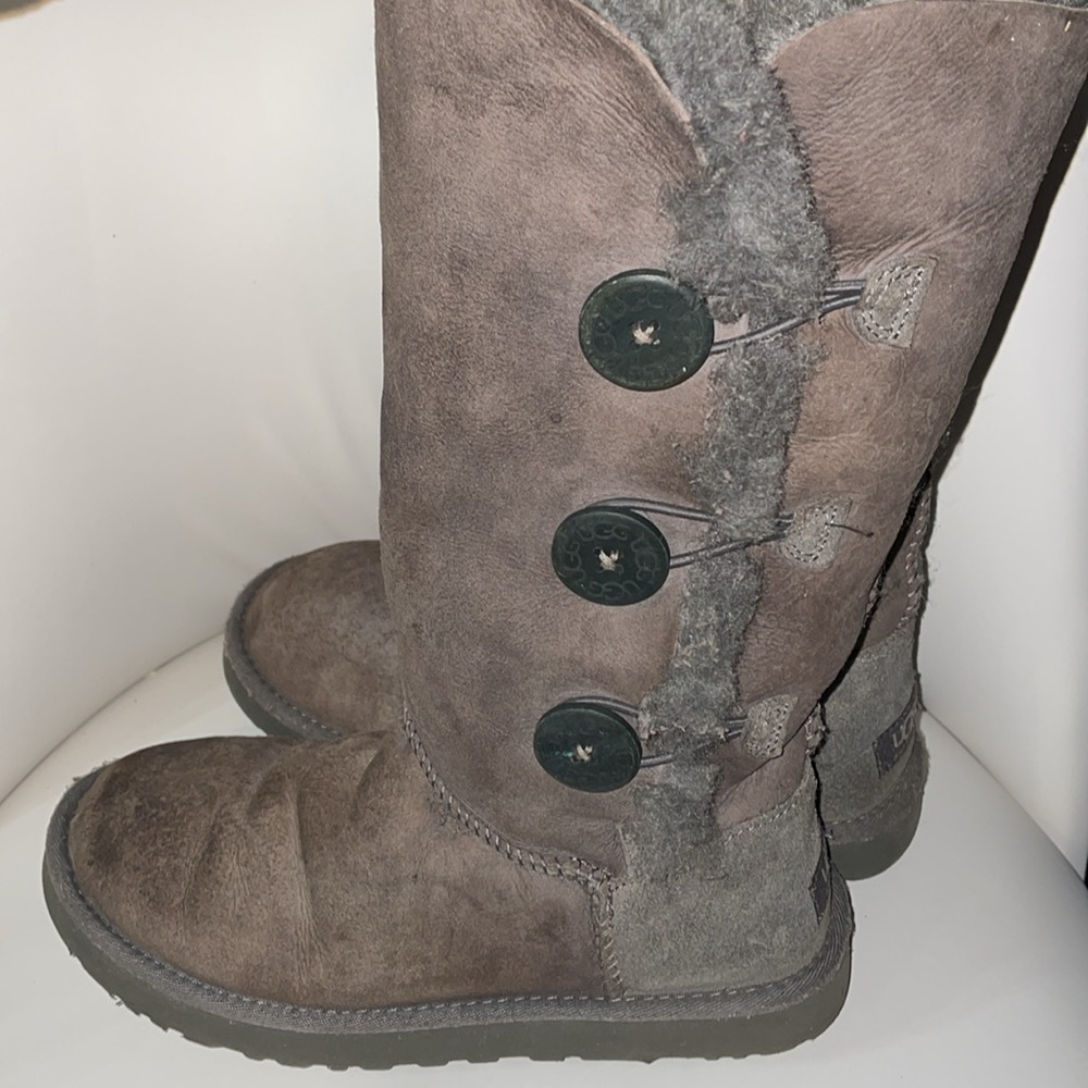 UGG BAILEY BUTTON TRIPLET II BOOT SIZE WOMENS 8 - image 1